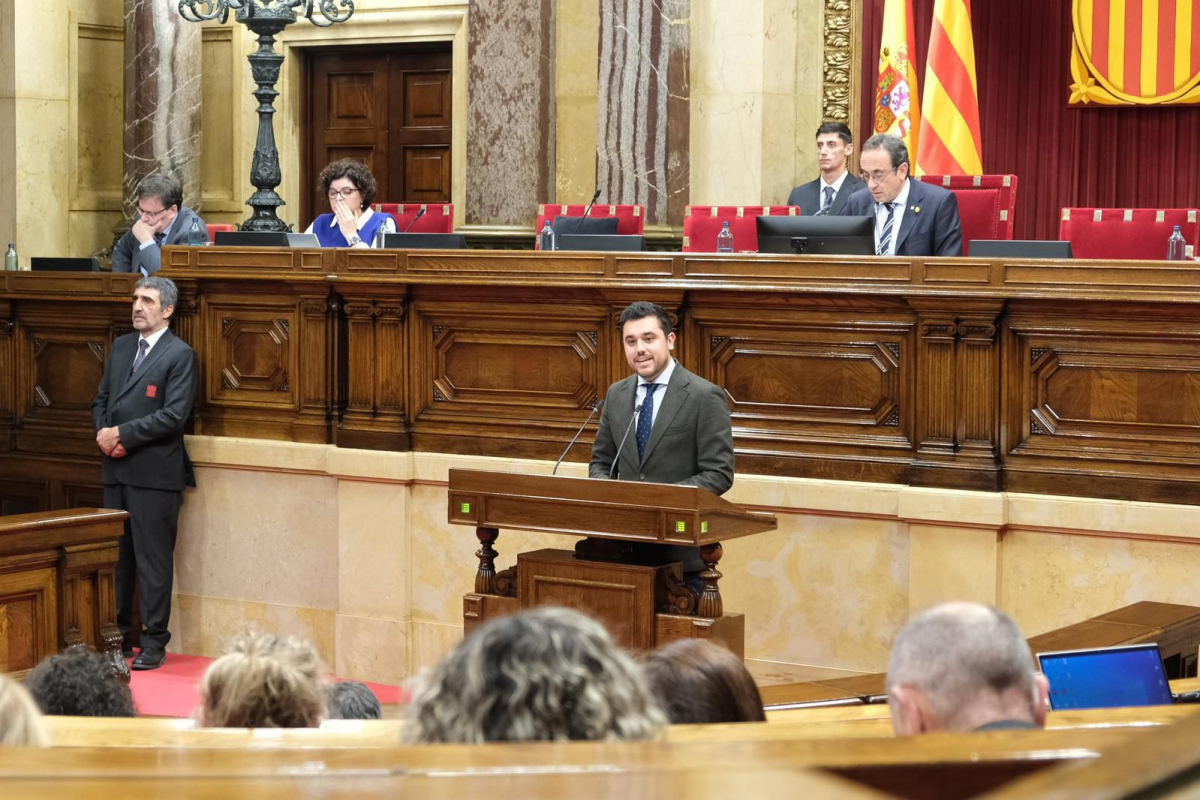 El PP presenta una ofensiva parlamentaria por la reunión de Illa y Puigdemont: “Es inadmisible y humillante”